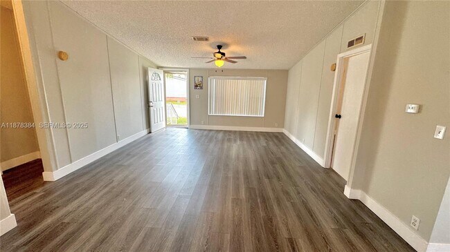 Building Photo - 220 NE 12th Ave