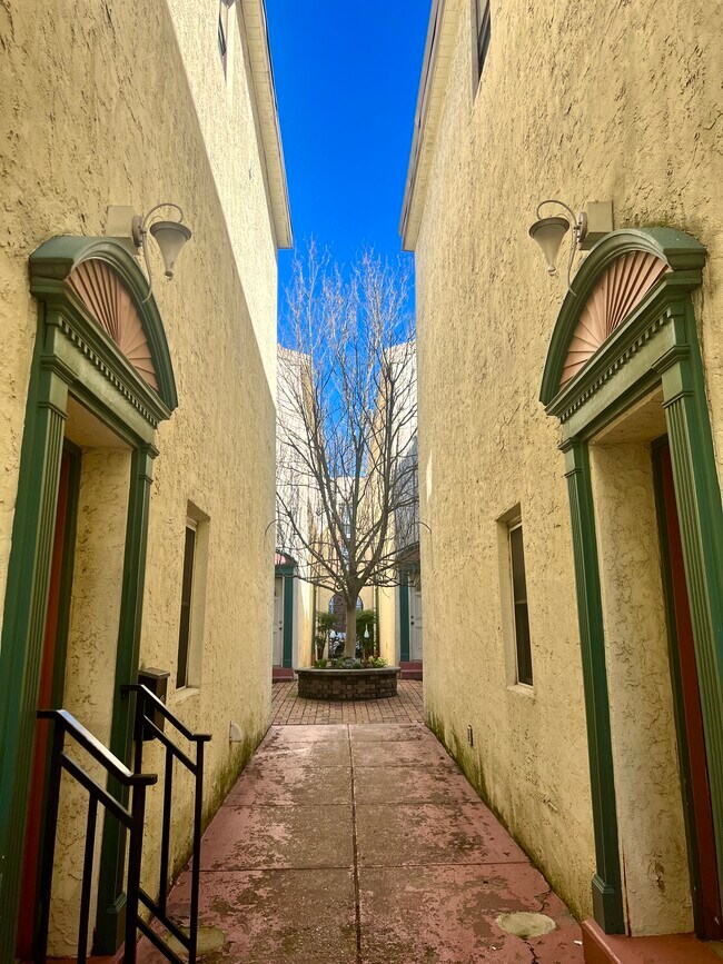 Building Photo - 1225 Shackamaxon St