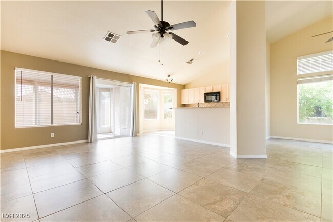 Building Photo - 4633 Califa Dr