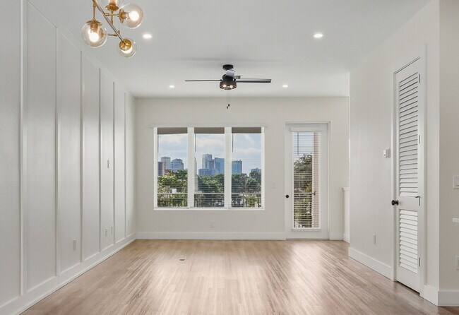 Building Photo - Luxurious 3 Bedroom Condo with Spacious Layout and Prime Location in Tampa, FL!