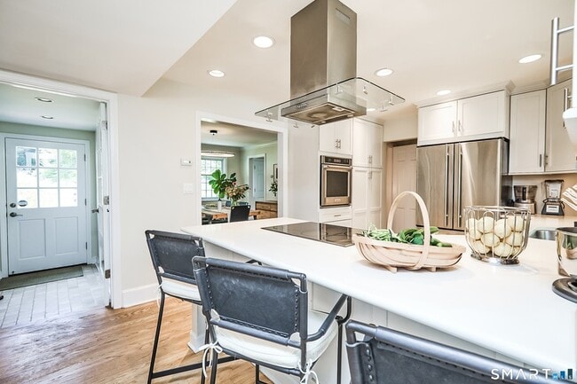 Building Photo - 188 Compo Rd S