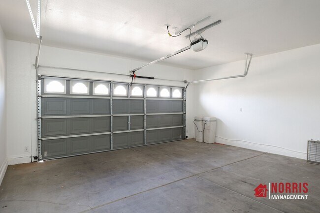 Building Photo - Beautiful Large Home in Casa Grande