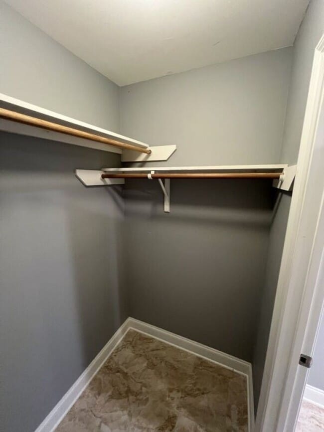 Building Photo - Must See!  Trendy 3 bedroom, 2 bath home i...