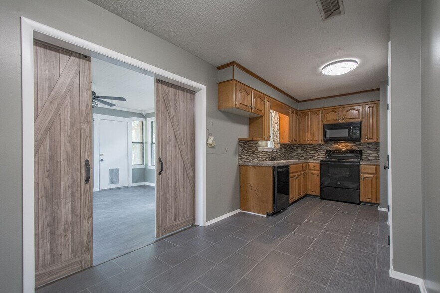 Building Photo - 1811 Linda Ln