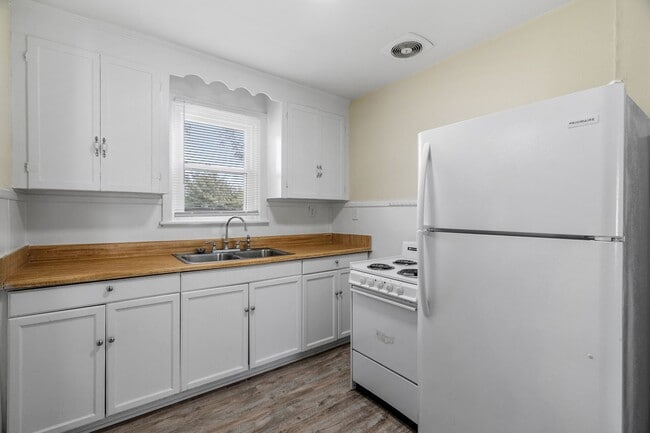 Building Photo - Portsmouth 2 bedroom -Ready Now