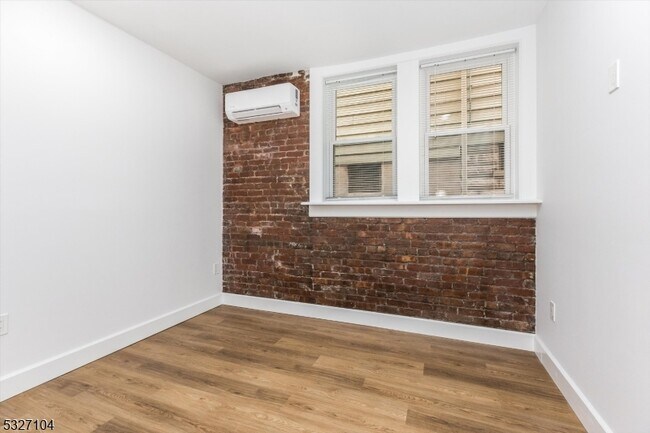 Building Photo - 200 Forest St