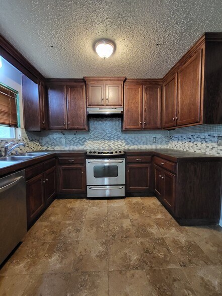 Building Photo - 10 Northhaven Pl