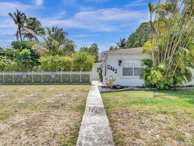 Building Photo - 2442 Garfield St