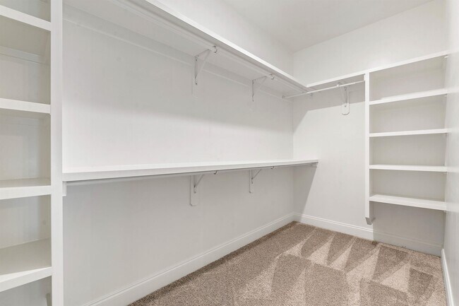 Building Photo - 925 Charleston Loop