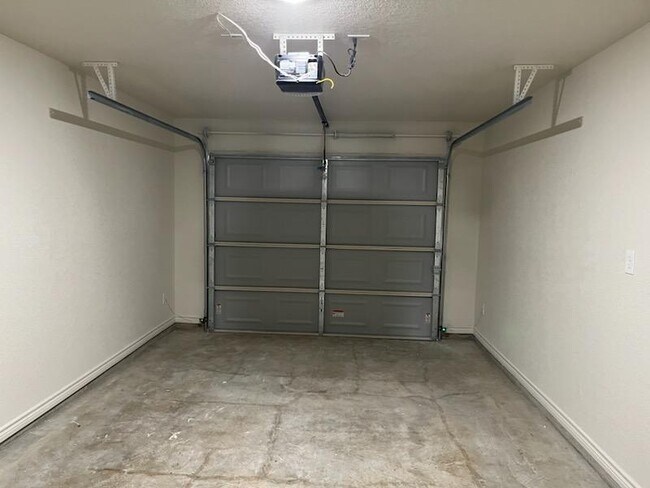 Building Photo - 2320 Osage Rd