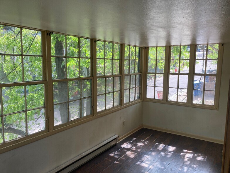 Building Photo - 1301 Manitou Ave