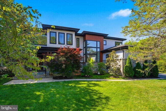 Building Photo - 1513 Oakview Dr