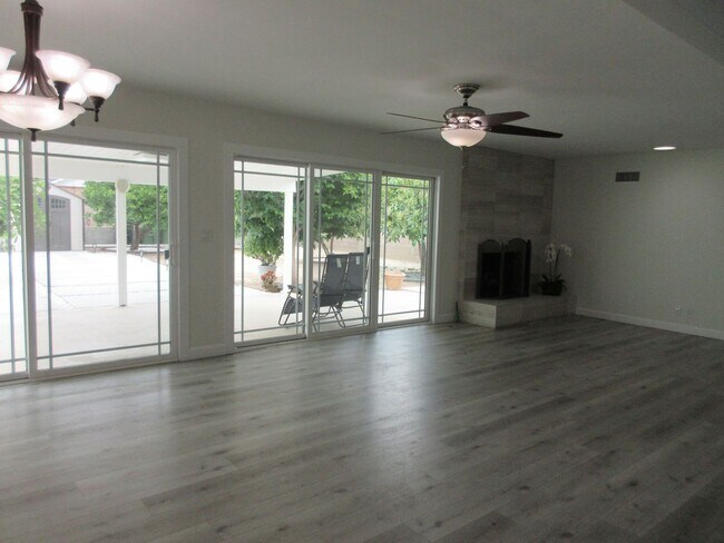 Building Photo - Beautifully updated Porter Ranch 3bed / 2 bath Home on Canby