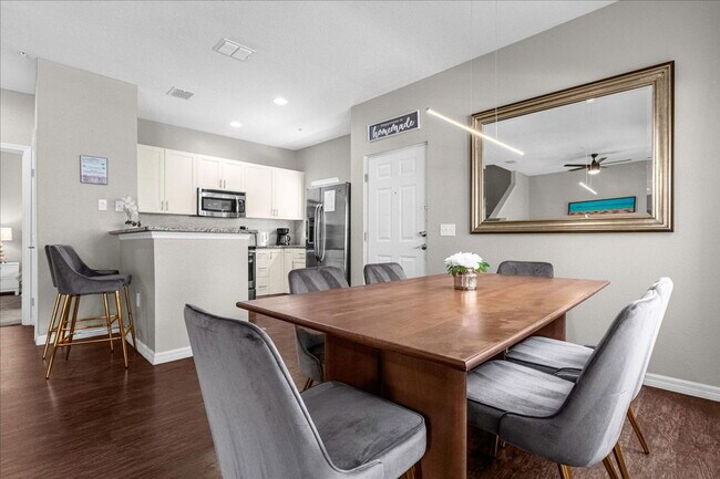 Building Photo - 5350 Diplomat Ct