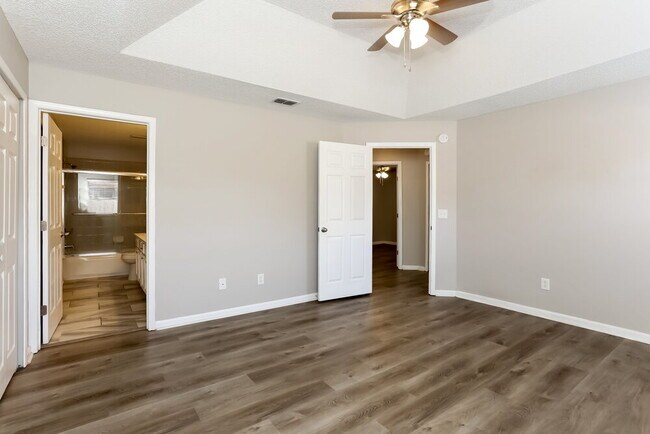 Building Photo - 10921 Mindanao Dr S