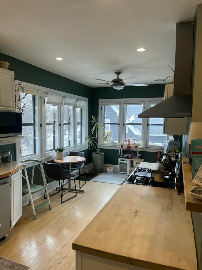 Building Photo - 5909 W Washington Blvd