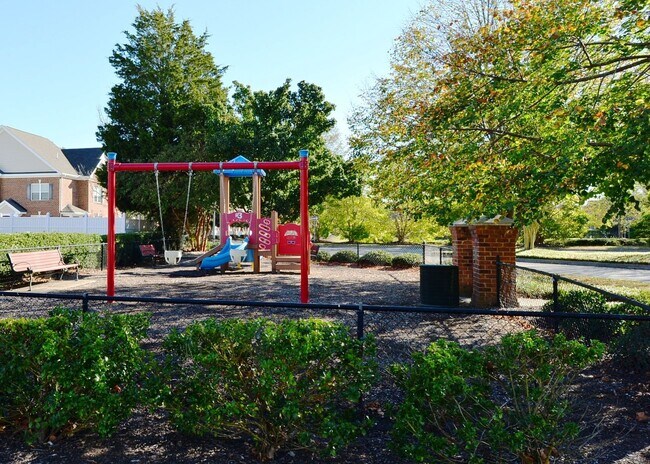 Building Photo - Clubhouse and pool community in the heart of Greenbrier!