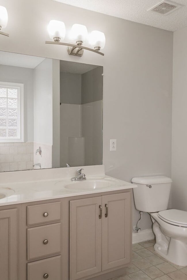 Building Photo - Nice home located on quiet Culdesac!