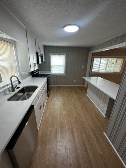 Building Photo - 6328 Robinhood Rd