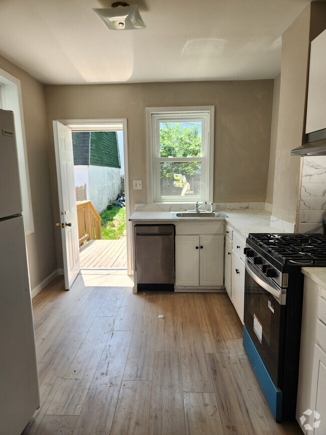 Building Photo - 316 Woodbine Ave