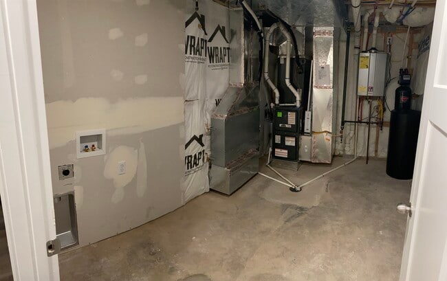 Building Photo - 332 S 160 W