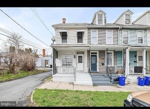 Building Photo - 2116 Greenwood St