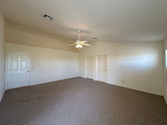 Building Photo - Beautiful 3 Bed / 2 Bath Home Backing to Cerbat Cliffs Golf Course!