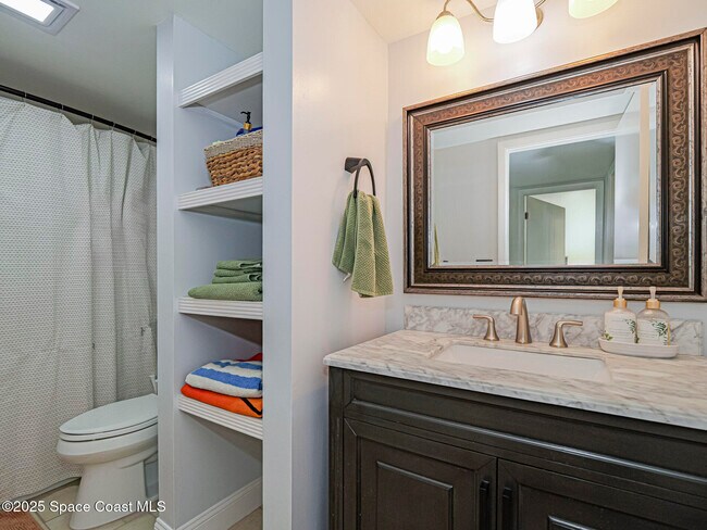 Building Photo - 1170 6th Ave