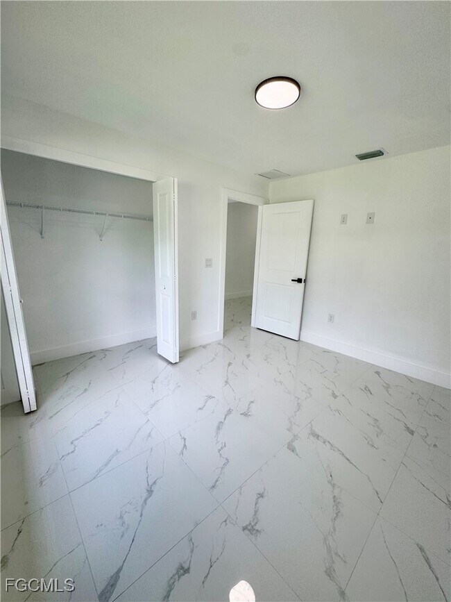 Building Photo - 668 Chemstrand St E