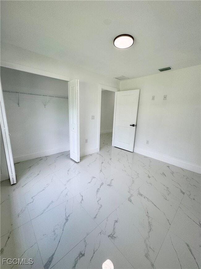 Building Photo - 670 Chemstrand St E