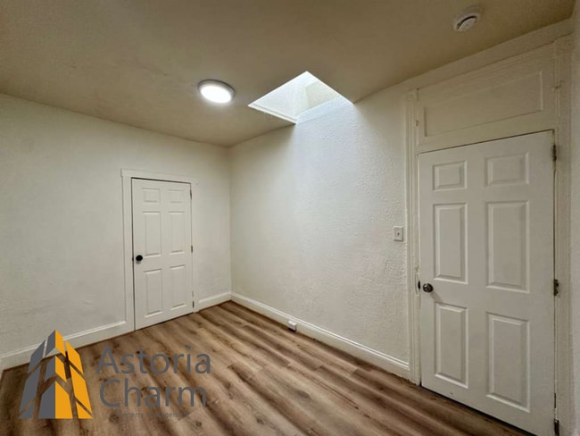 Building Photo - Flexible 4 Bedroom Layout with Fenced Backyard