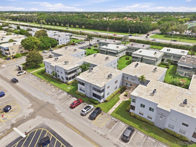 Building Photo - 809 Flanders Q