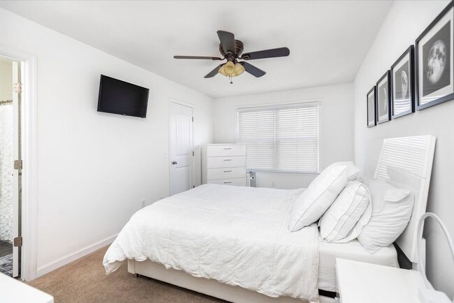 Building Photo - 2040 Hickory Brook Dr