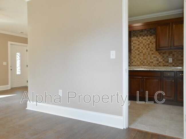 Building Photo - 22 Ridgeway Dr