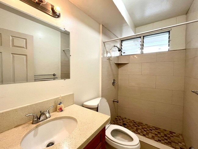 Building Photo - Waikiki: 1 Bed, 1 Bath Apartment, Utilitie...