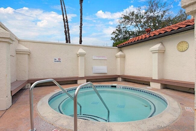 Building Photo - Great townhome in Del Cerro!