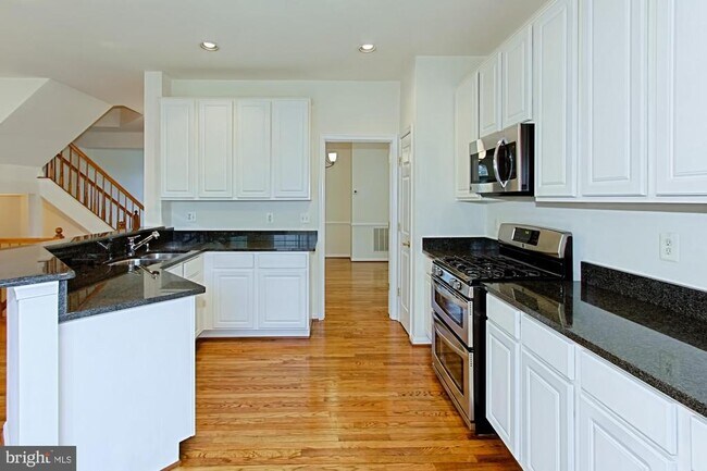 Building Photo - 20748 Hollow Falls Terrace
