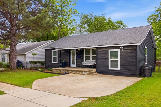 Building Photo - TCU-2712 Frazier Ave