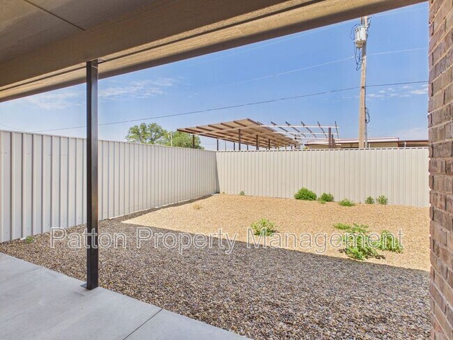 Building Photo - 1124 Caprock St