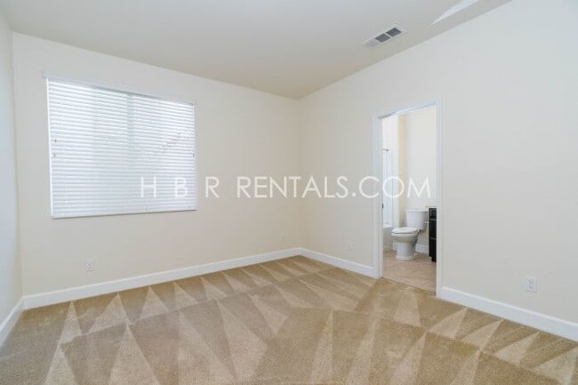 Building Photo - Spacious Elegance: 4-Bedroom with 3.5 Baths in Manteca