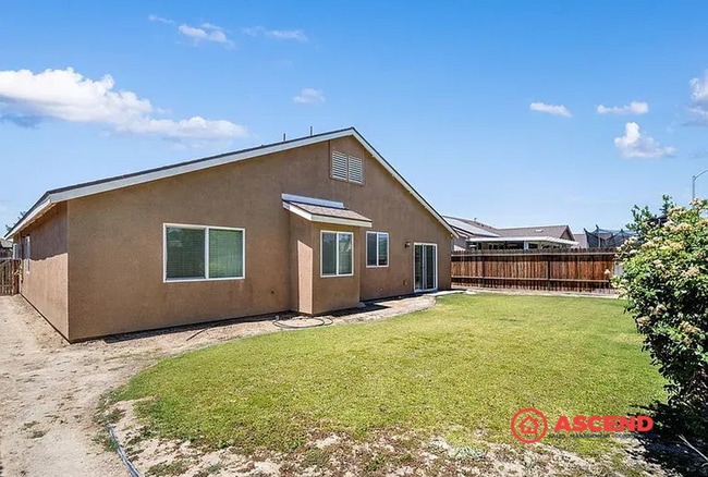 Building Photo - Lovely 4 Bedroom Home in Campus Park Area!