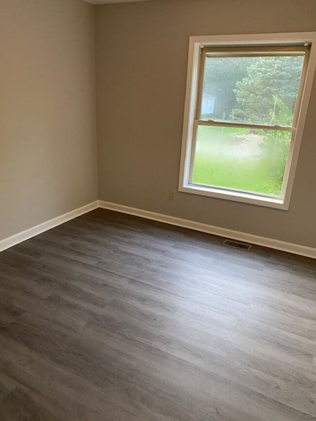 Building Photo - Incredible location! 4 BD/2 BA Home. Acros...