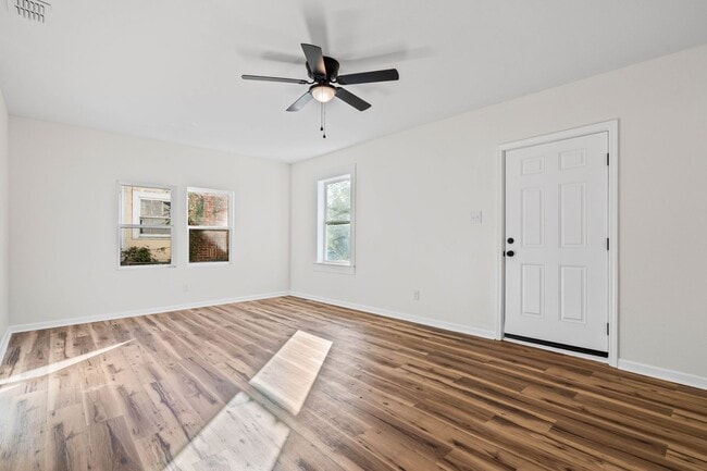 Building Photo - 1860 Calmes St