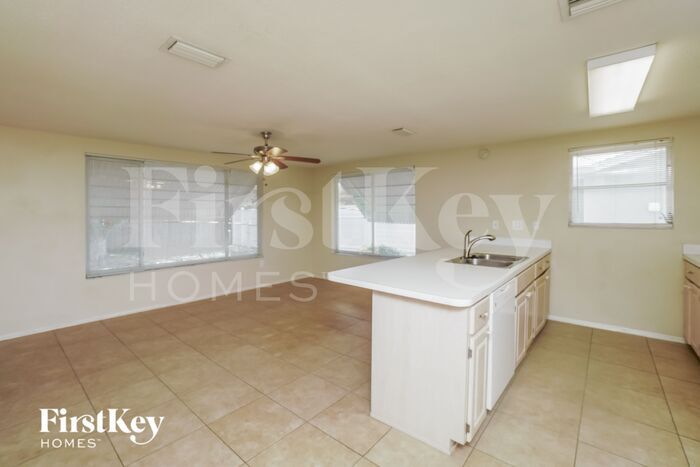 Building Photo - 10134 Oleander Dr