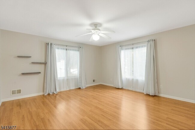 Building Photo - 10 N Rd