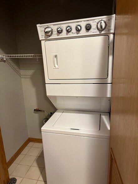 In unit washer and dryer - 843 N Mozart St