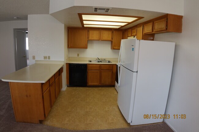 Building Photo - 921 Rockview Dr