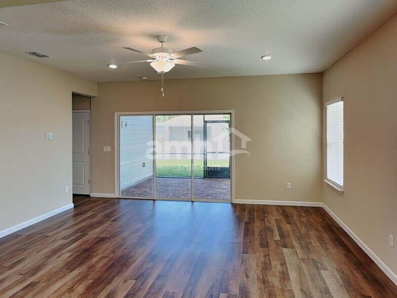 Building Photo - 204 Hemlock Pt