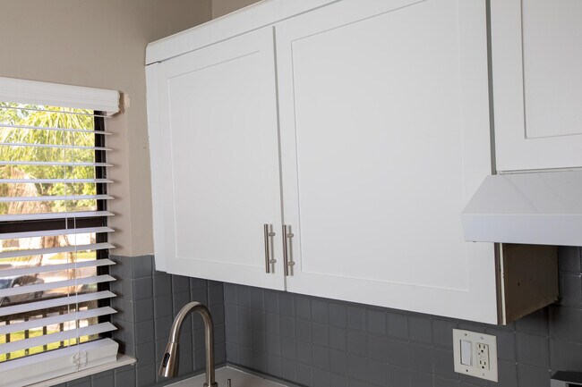 Building Photo - 2738 Carambola Cir S