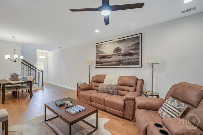 Building Photo - 69 Lower Creek Dr